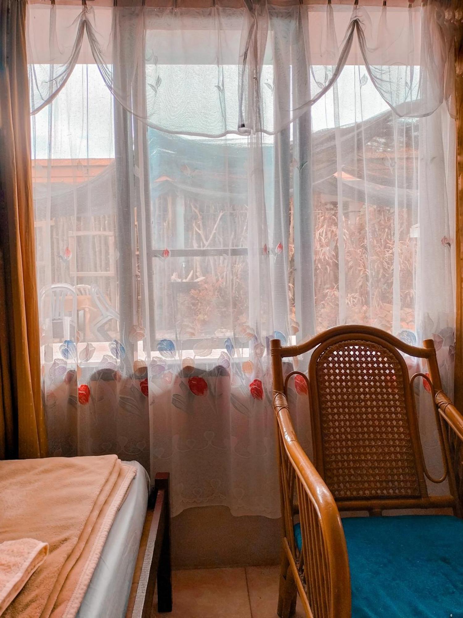 Brussels Homestay Kost Balige Buitenkant foto